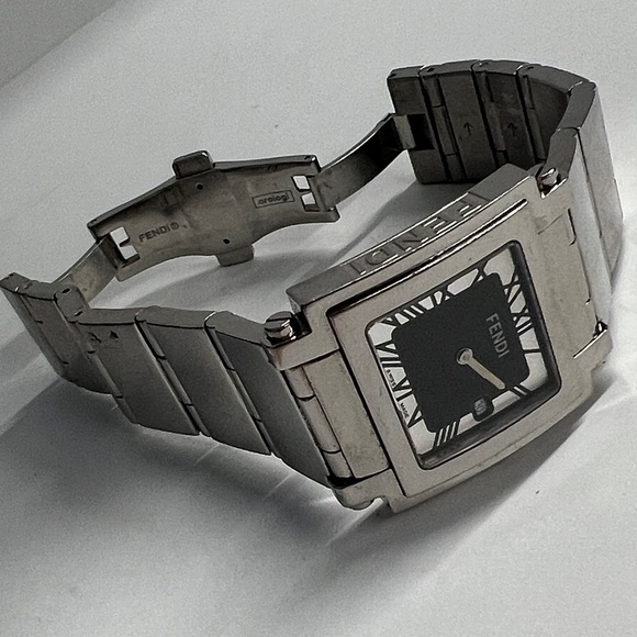 Fendi Quadro 6000G Stainless Steel Bracelet Wristwatch Black Dial Roman Numerals